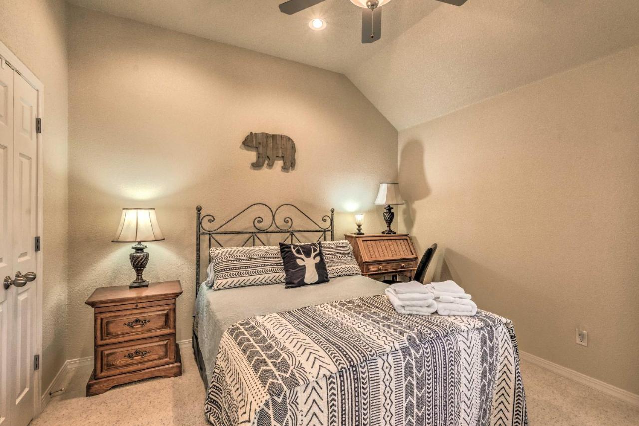 Roomy Ruidoso Retreat With Deck, Grill, And Mtn Views! エクステリア 写真