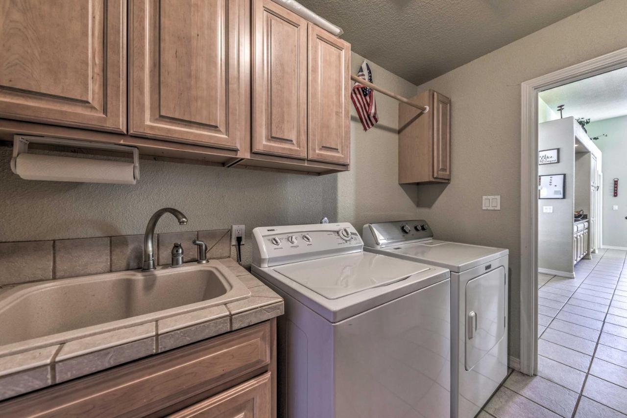 Roomy Ruidoso Retreat With Deck, Grill, And Mtn Views! エクステリア 写真