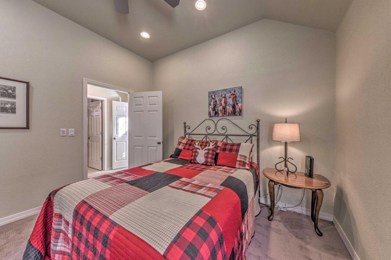 Roomy Ruidoso Retreat With Deck, Grill, And Mtn Views! エクステリア 写真